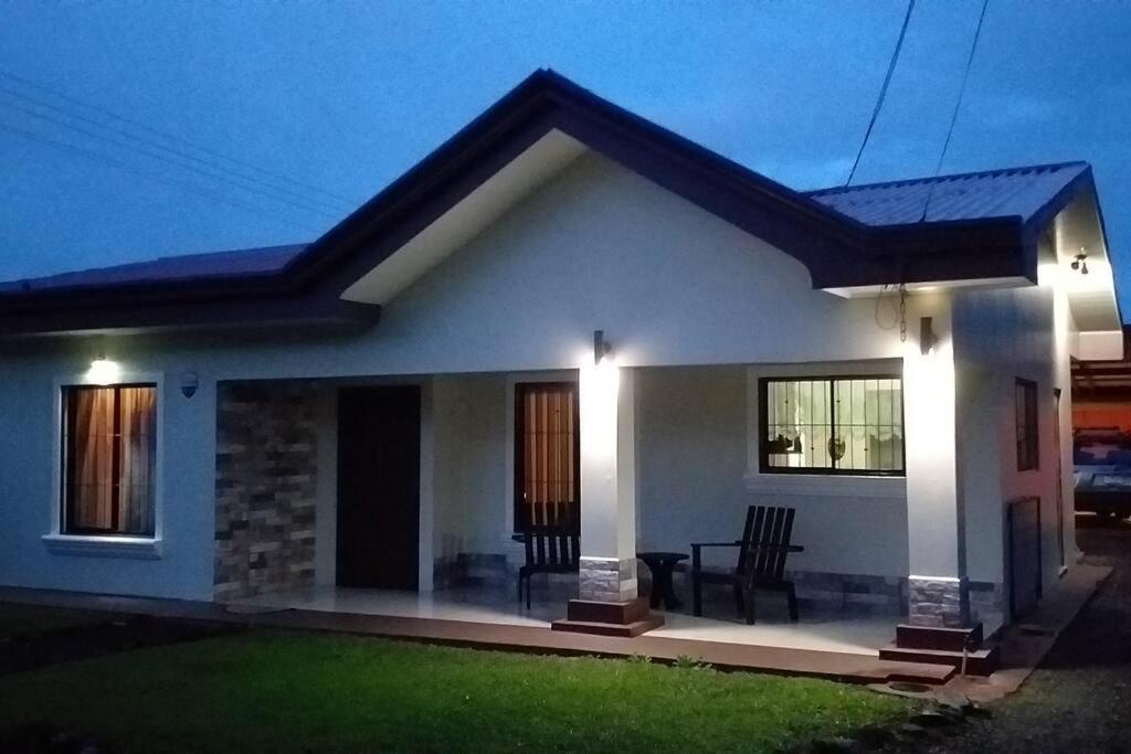 Elegant Villa In La Fortuna With Spacious Backyard Plus Very Private Pool & Parking Exterior photo