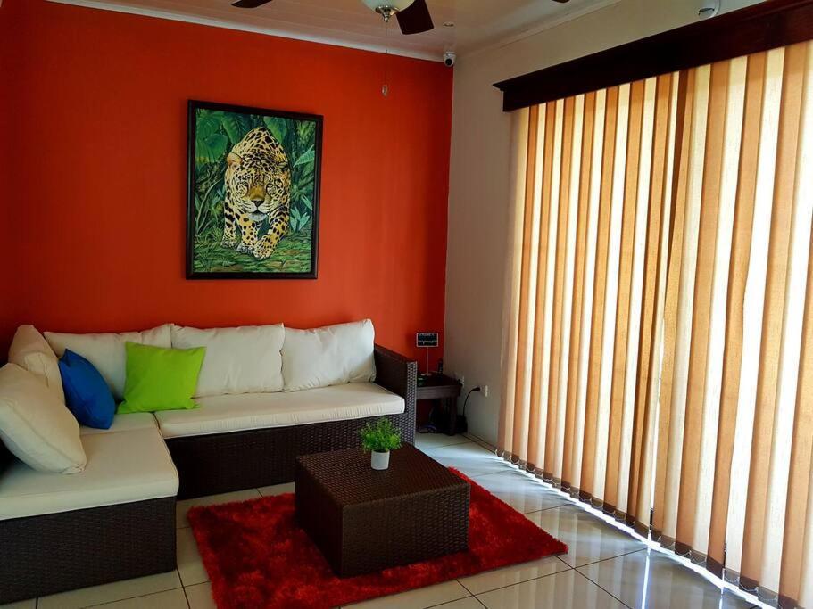 Elegant Villa In La Fortuna With Spacious Backyard Plus Very Private Pool & Parking Exterior photo